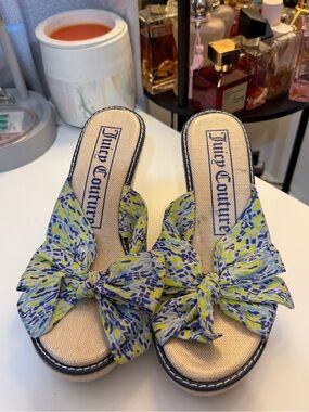 💚 Juicy Couture Y2K Bow Wedge Slides